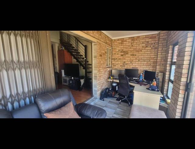2 BEDROOM TOWNHOUSE FOR SALE IN AMBERFIELD